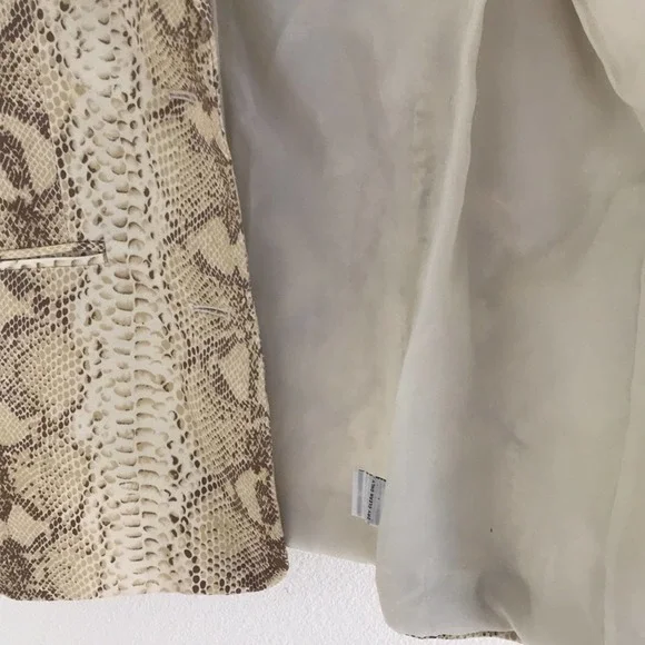 Neiman Marcus Python Print Blazer Cream/Tan Size Medium - Picture 8 of 11